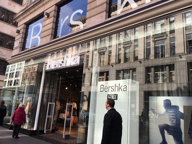 ベルシュカ Bershkaの新作商品、入手困難なアイテム、日本未上陸品、激安品、限定品、お値打ち品、バーゲンセール品、個人輸入、海外通販、代行サービスをイギリスから EG代行